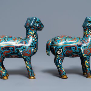 A Chinese cloisonné vase, an incense burner, a ruyi panel and a pair of deer, 18th C. and later — 照片 17