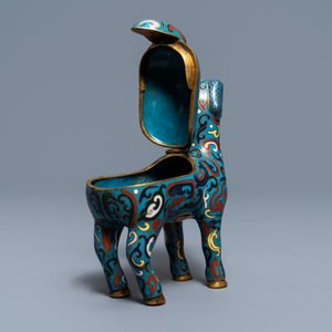 A Chinese cloisonné vase, an incense burner, a ruyi panel and a pair of deer, 18th C. and later — 照片 19