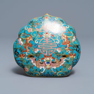 A Chinese cloisonné vase, an incense burner, a ruyi panel and a pair of deer, 18th C. and later — 照片 20