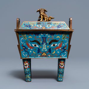 A Chinese cloisonné vase, an incense burner, a ruyi panel and a pair of deer, 18th C. and later — 照片 3