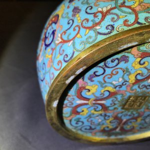 A Chinese cloisonné vase, Qianlong mark, 19/20th C. — photo 14
