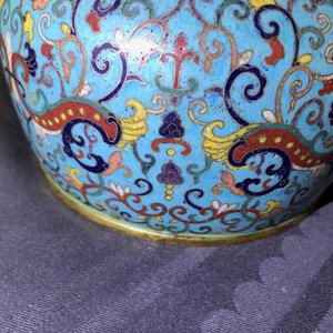 A Chinese cloisonné vase, Qianlong mark, 19/20th C. — photo 10