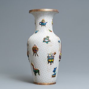 A Chinese cloisonné vase with applied design of antiquities, 19th C. — photo 2
