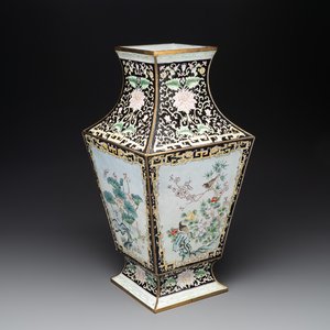 A Chinese cloisonné vase with birds among flowering branches, 20th C. — photo 1