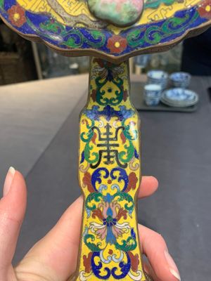 A Chinese cloisonné yellow-ground 'peach and shou' ruyi sceptre, Republic — 照片 2
