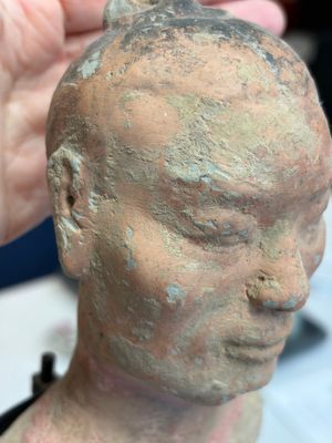 A Chinese cold-painted pottery stick man figure, Han — photo 1