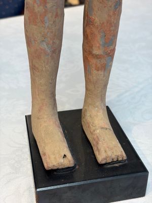 A Chinese cold-painted pottery stick man figure, Han — photo 11