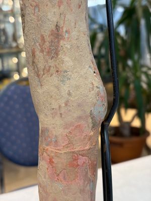 A Chinese cold-painted pottery stick man figure, Han — photo 14