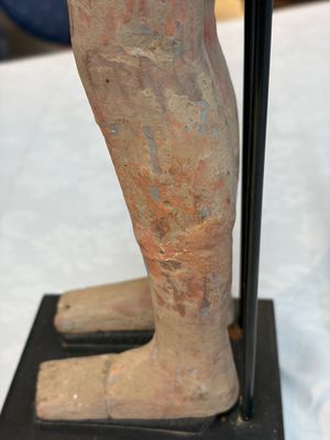 A Chinese cold-painted pottery stick man figure, Han — photo 15