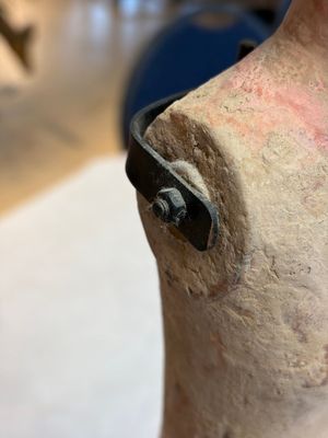A Chinese cold-painted pottery stick man figure, Han — photo 4