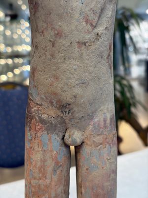 A Chinese cold-painted pottery stick man figure, Han — photo 8