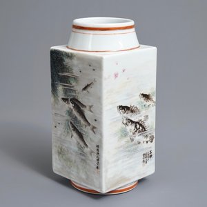 A Chinese cong vase with fish after Deng Bishan, Qianlong mark, 20th C. — 照片 1