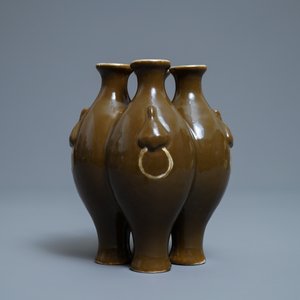 A Chinese conjoined four-part brown-glazed vase, Qianlong mark, 19/20th C. — photo 4