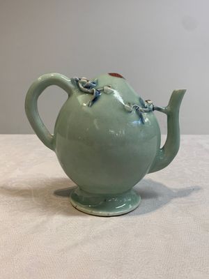 A Chinese copper-red and blue celadon-ground peach-shaped 'cadogan' ewer, Qianlong/Jiaqing — photo 2