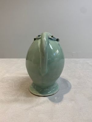 A Chinese copper-red and blue celadon-ground peach-shaped 'cadogan' ewer, Qianlong/Jiaqing — photo 5