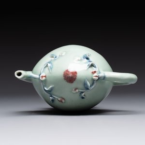 A Chinese copper-red and blue celadon-ground peach-shaped 'cadogan' ewer, Qianlong/Jiaqing — photo 5