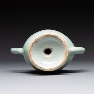 A Chinese copper-red and blue celadon-ground peach-shaped 'cadogan' ewer, Qianlong/Jiaqing — photo 6