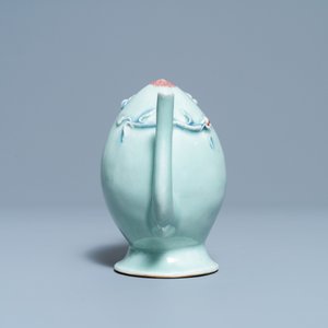 A Chinese copper red and blue celadon-ground peach-shaped cadogan teapot, 18/19th C. — 照片 5