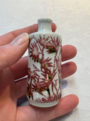 A Chinese copper-red and white 'bamboo' snuff bottle, Qianlong mark, 19th C. — photo 1
