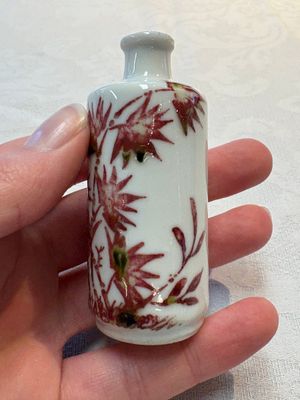 A Chinese copper-red and white 'bamboo' snuff bottle, Qianlong mark, 19th C. — photo 2