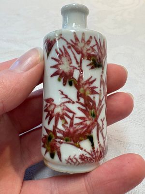 A Chinese copper-red and white 'bamboo' snuff bottle, Qianlong mark, 19th C. — photo 5