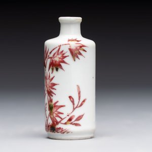 A Chinese copper-red and white 'bamboo' snuff bottle, Qianlong mark, 19th C. — photo 2