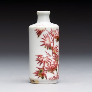 A Chinese copper-red and white 'bamboo' snuff bottle, Qianlong mark, 19th C. — photo 4