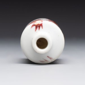 A Chinese copper-red and white 'bamboo' snuff bottle, Qianlong mark, 19th C. — photo 5