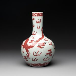 A Chinese copper-red and white 'dragon' bottle vase, 18th C. — photo 3