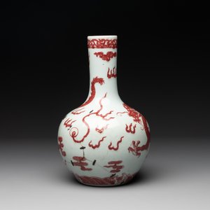 A Chinese copper-red and white 'dragon' bottle vase, 18th C. — photo 4