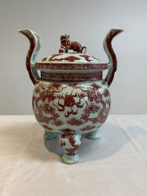 A Chinese copper-red and white 'dragon' censer and cover, 19th C. — 照片 2