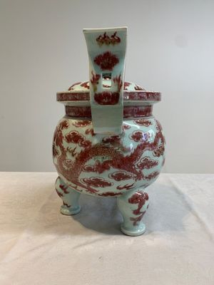 A Chinese copper-red and white 'dragon' censer and cover, 19th C. — 照片 3