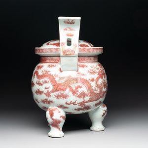 A Chinese copper-red and white 'dragon' censer and cover, 19th C. — 照片 2