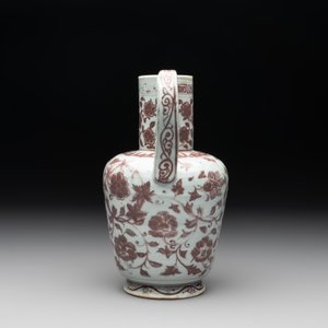 A Chinese copper-red and white 'flower scroll' ewer, Ming or later — photo 4