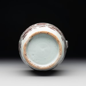 A Chinese copper-red and white 'flower scroll' ewer, Ming or later — photo 6