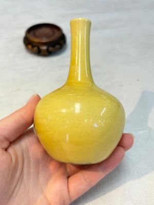 A Chinese copper-red and white 'Mythical Beasts' vase and a yellow-glazed bottle vase, on later wooden stands, Kangxi and later — photo 3
