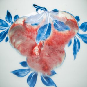 A Chinese copper-red, blue and white 'Fruits' jar with a jade-inset wooden cover and a stand — photo 7
