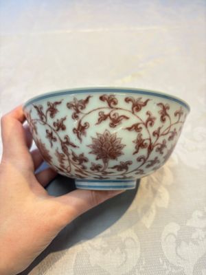 A Chinese copper-red,  blue and white 'Lotus' bowl, Chenghua mark, 20th C. — photo 1