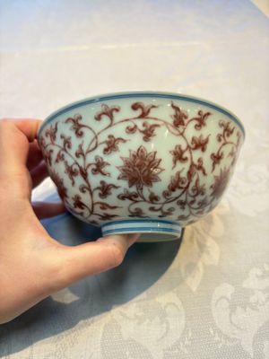 A Chinese copper-red,  blue and white 'Lotus' bowl, Chenghua mark, 20th C. — photo 2