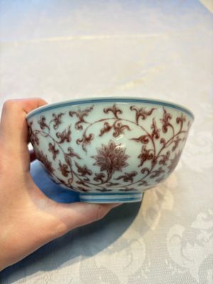 A Chinese copper-red,  blue and white 'Lotus' bowl, Chenghua mark, 20th C. — photo 5