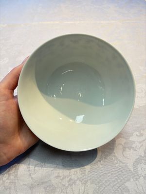 A Chinese copper-red,  blue and white 'Lotus' bowl, Chenghua mark, 20th C. — photo 7