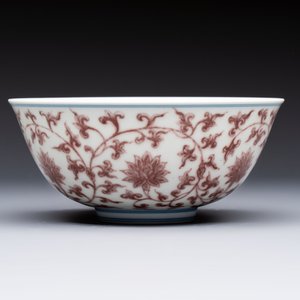A Chinese copper-red,  blue and white 'Lotus' bowl, Chenghua mark, 20th C. — photo 1