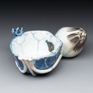 A Chinese copper-red, blue and white lotus-shaped water dropper, Kangxi — photo 2