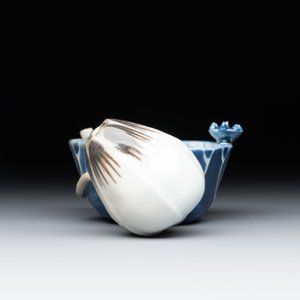 A Chinese copper-red, blue and white lotus-shaped water dropper, Kangxi — photo 6