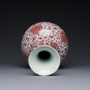 A Chinese copper-red bottle vase with floral scrolls, Qianlong — photo 5