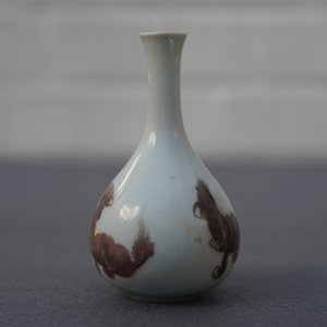 A Chinese copper-red bottle vase with mythical creatures, Kangxi — 照片 11