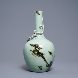 A Chinese copper-red-decorated celadon vase, Qianlong mark and of the period — photo 4