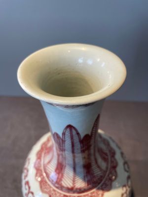 A Chinese copper-red-decorated 'lotus scroll' bottle vase, Qianlong — 照片 5