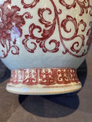 A Chinese copper-red-decorated 'lotus scroll' bottle vase, Qianlong — 照片 6