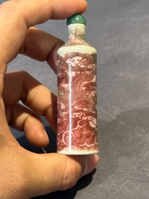 A Chinese copper-red 'dragon' snuff bottle and two famille verte snuff bottles, Gu Yue Xuan 古月軒 and Daoguang mark, 19th C. — photo 13